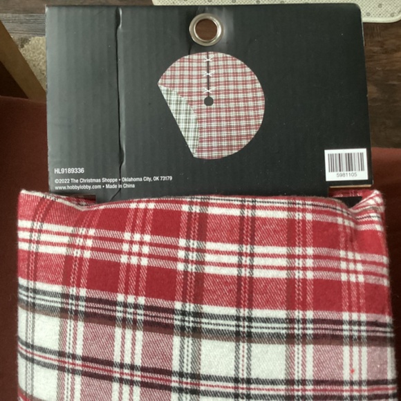 The Christmas Shoppe Christmas Tree Skirt New with tag - Picture 5 of 5